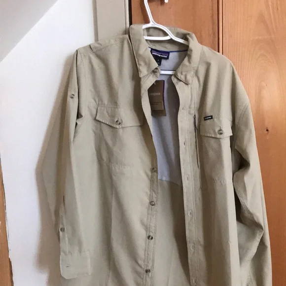 NWT Patagonia Sun shirt - Picture 1 of 3